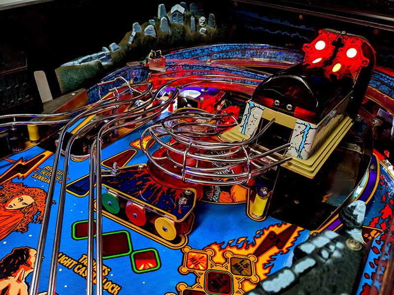 Bram Stoker's Dracula Pinball Machine - Coffin Lock